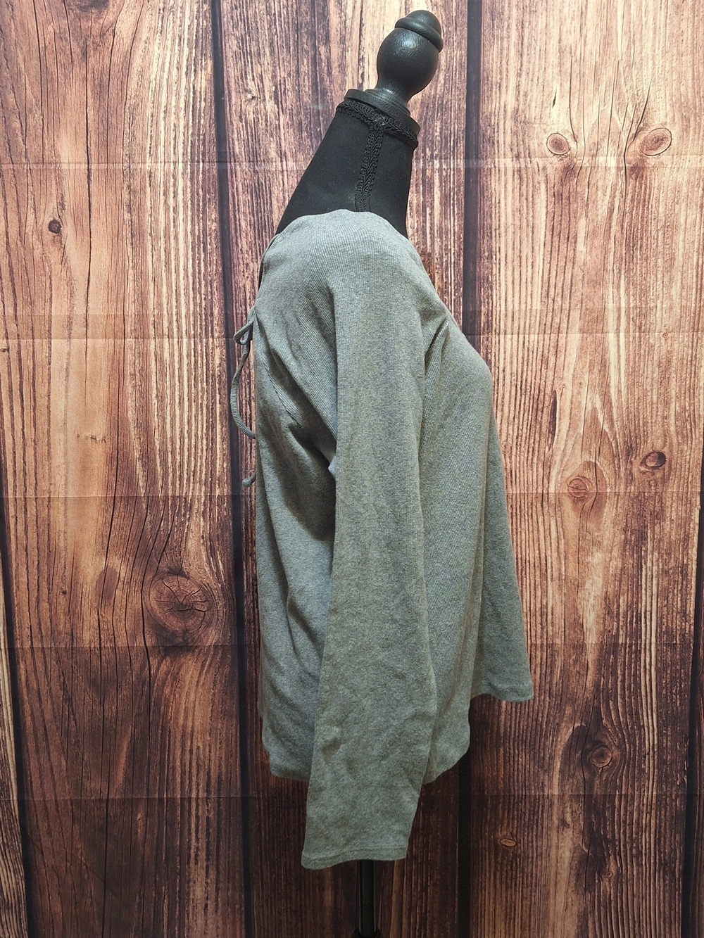 torrid Gray Long Sleeve Henley Top with Square Neck Size 2 - Picture 3 of 5
